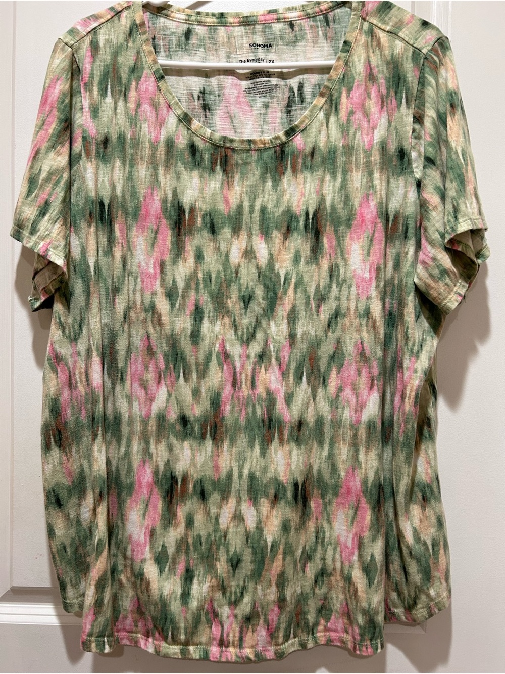 Sonoma Short-Sleeve Ikat-Print Tee in Green and Pink